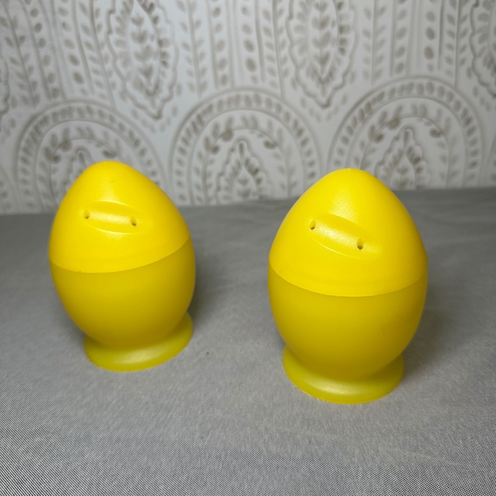 Vintage‎ Yellow Egg Shaped Plastic Salt Pepper Shakers Set